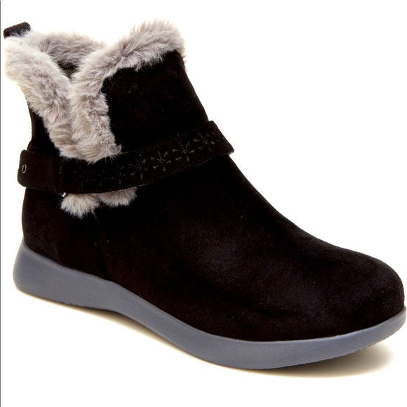 Jambu Shoes - 💥NWT💥 Jambu Nordic Faux Shearling Lined Ankle Boot